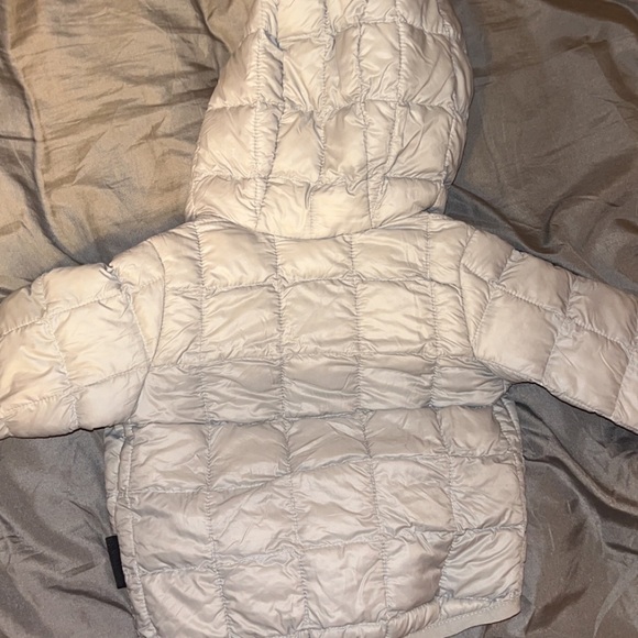 Gray north face, infant 0-3 Brand new - Picture 2 of 4